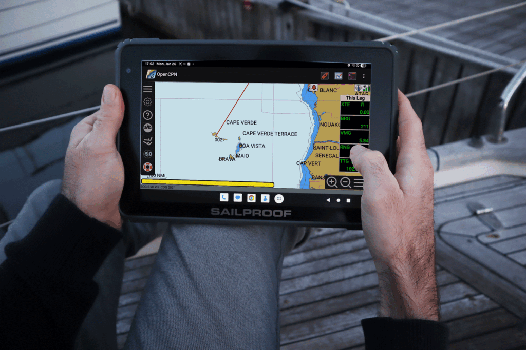 Tableta resistente SailProof con la app OpenCPN para una navegación marítima fiable